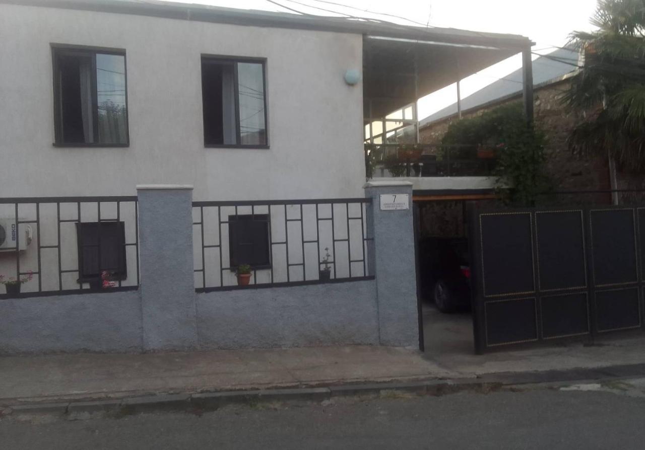 Guest House Telavi XXI Ngoại thất bức ảnh