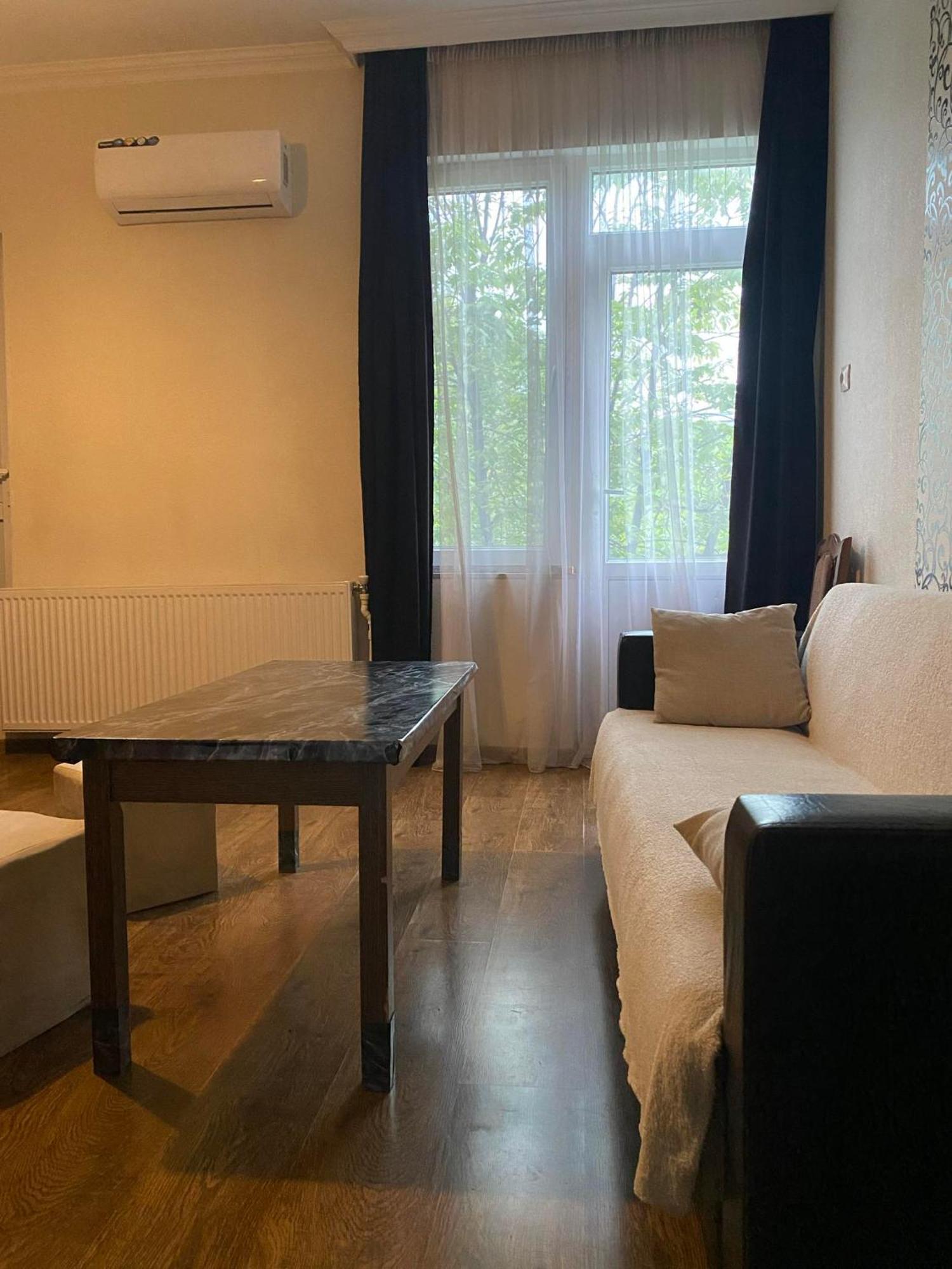 Guest House Telavi XXI Ngoại thất bức ảnh