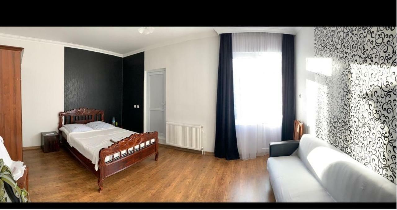 Guest House Telavi XXI Ngoại thất bức ảnh